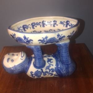 Chinoiserie Vintage blue & white monkey dish 5 1/2” tall‎ 8”  long
